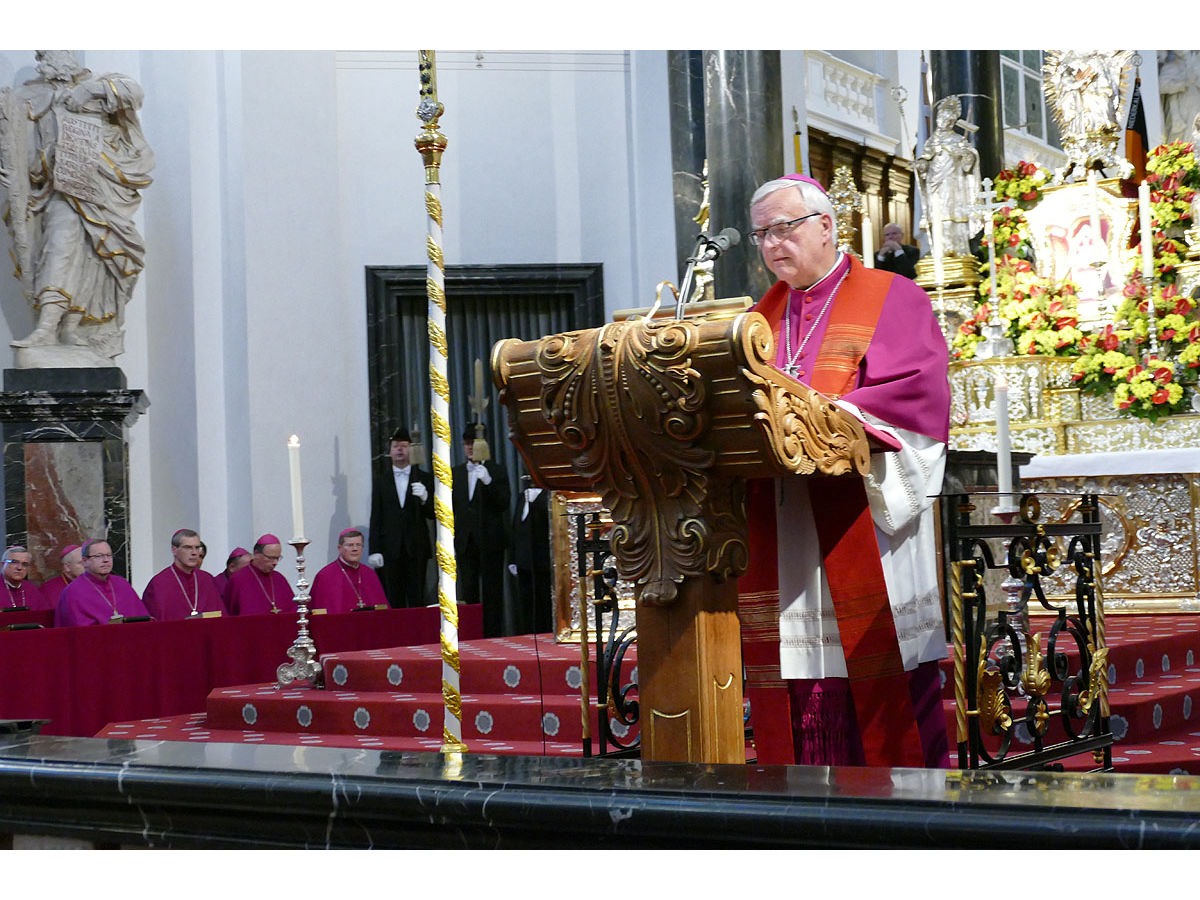 Abschlussvesper der Bischofskonferenz mit Austeilung des Bonifatiussegens (Foto: Karl-Franz Thiede)